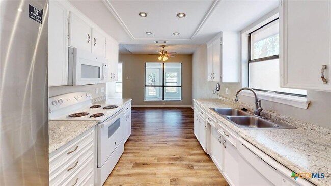 Building Photo - 1813 Sundown Dr