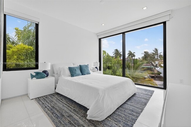 Building Photo - 401 Lido Dr