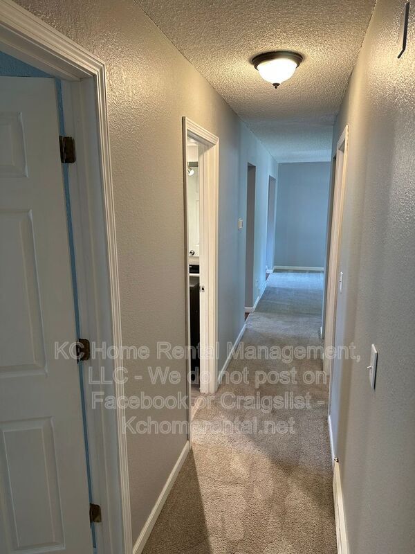 Building Photo - 1201 Golfview Dr