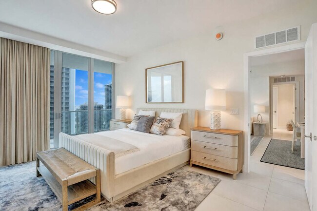 Building Photo - 3100 N Ocean Dr