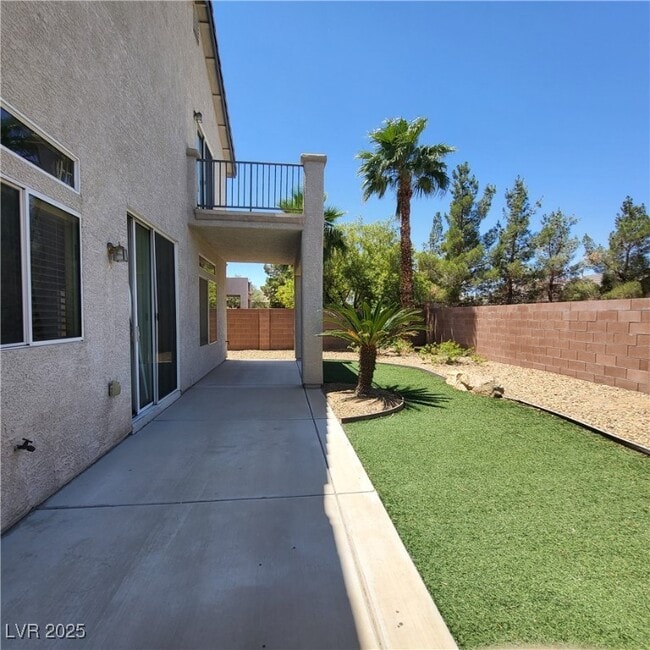 Building Photo - 1720 Flores Ln