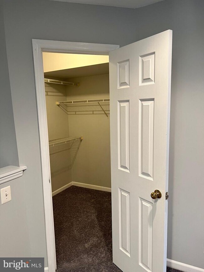 Building Photo - 5705 Chapman Mill Dr