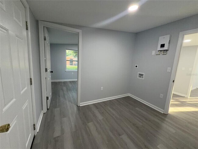 Building Photo - 407 NE 19th Dr