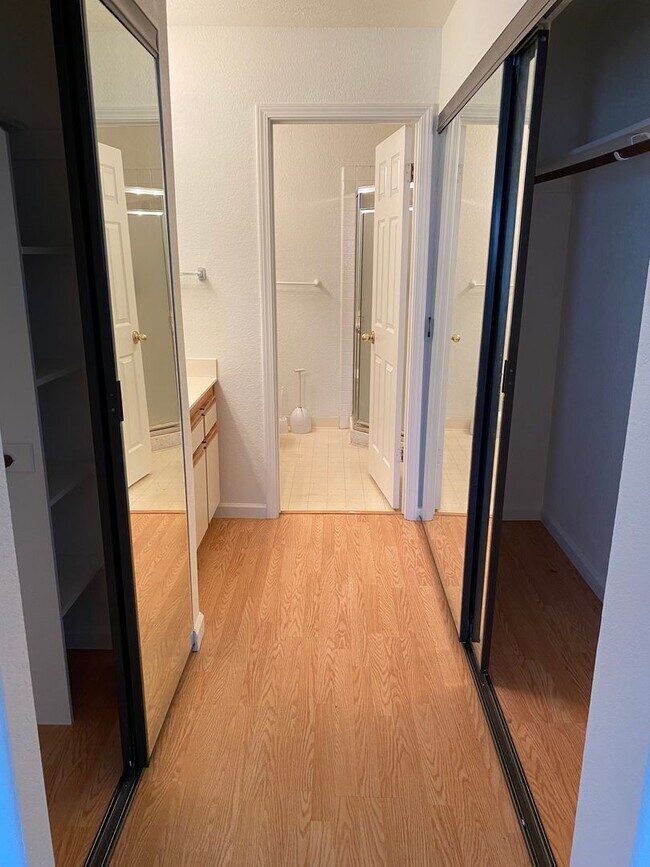 Building Photo - 2 bed 2 bath Condo in Park Almaden available now!