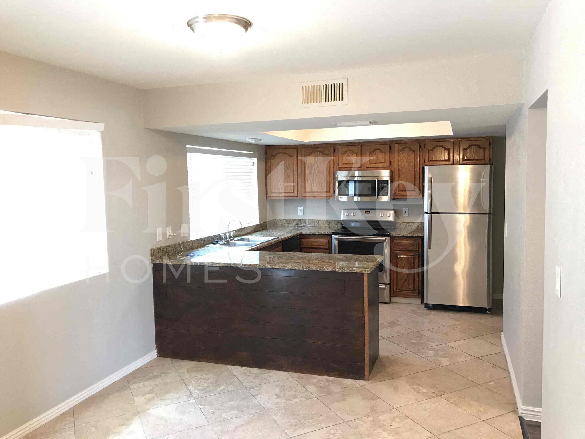 Building Photo - 4841 W Paradise Ln