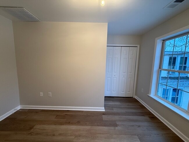 Building Photo - 328 Myrtle Ave