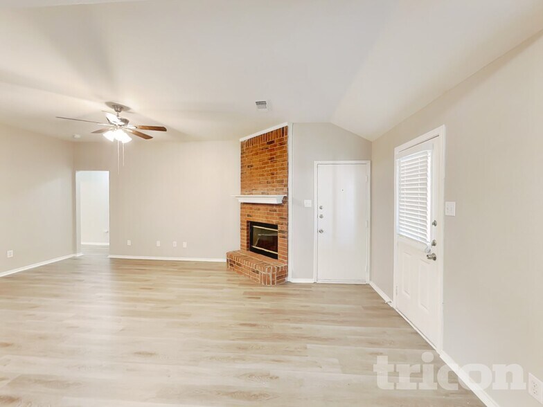 Building Photo - 755 Catalina Dr