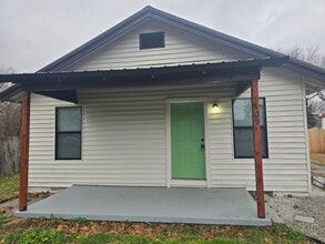 Building Photo - This beautifully updated 2-bedroom, 2-bath rental features modern updates throughout.