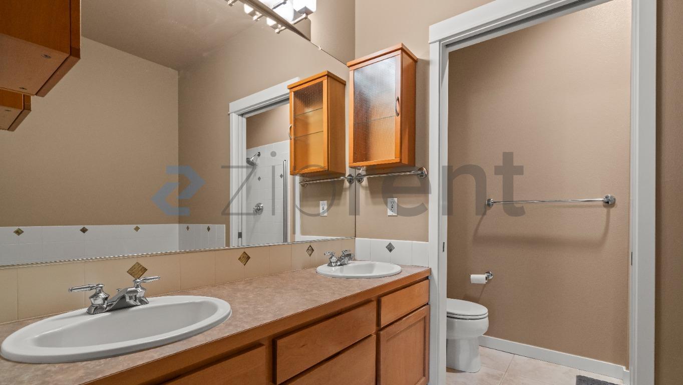 Building Photo - Unit 114