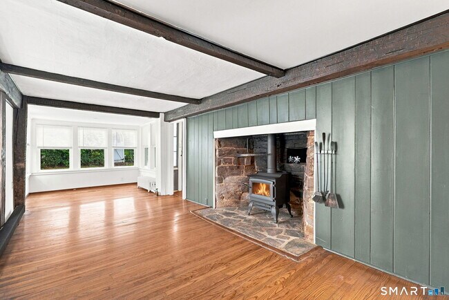 Building Photo - 219 Flax Hill Rd