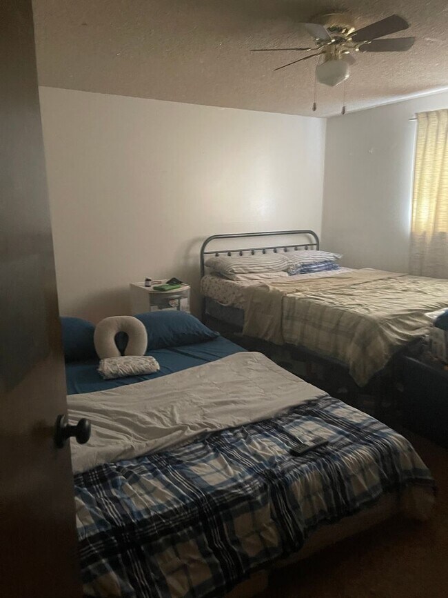 Building Photo - SINGLE FAMILY HOUSING -  2 bed/1 bath just...