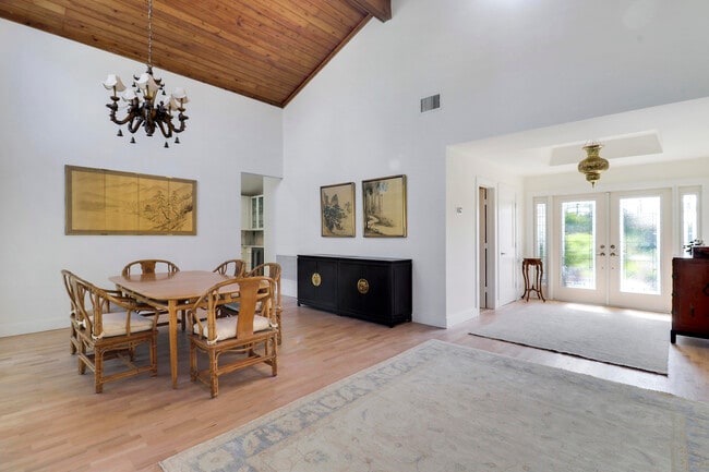 Building Photo - 13760 Sand Crane Dr