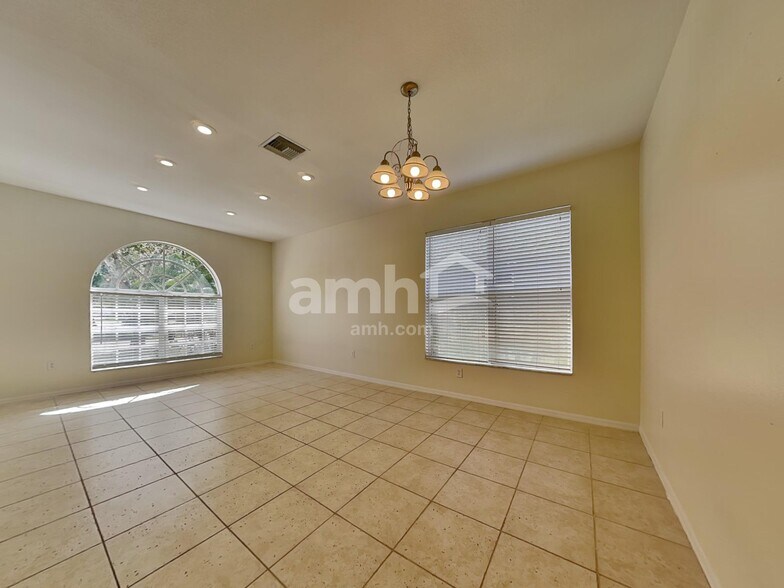 Building Photo - 4553 Marchmont Blvd