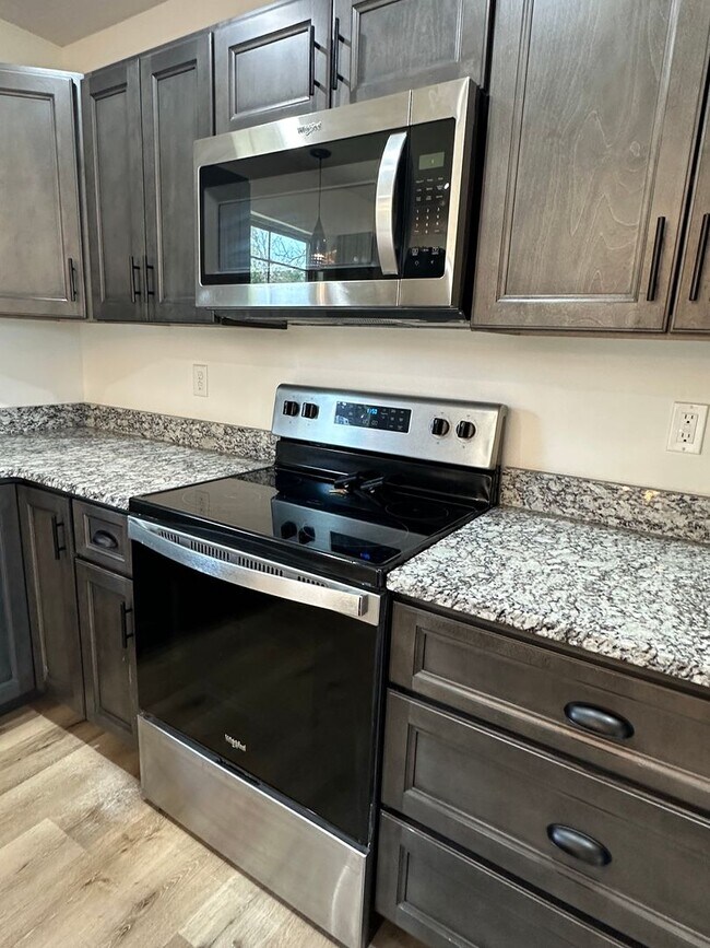 Building Photo - Now Accepting Applications – 4 BED 3 BATH | Summit Pass Subdivision | Waynesville School District