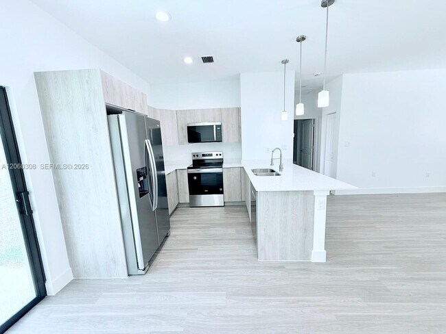 Building Photo - 1048 Jay Ct