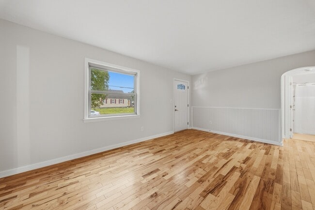 Building Photo - 8037 Crescent Rd