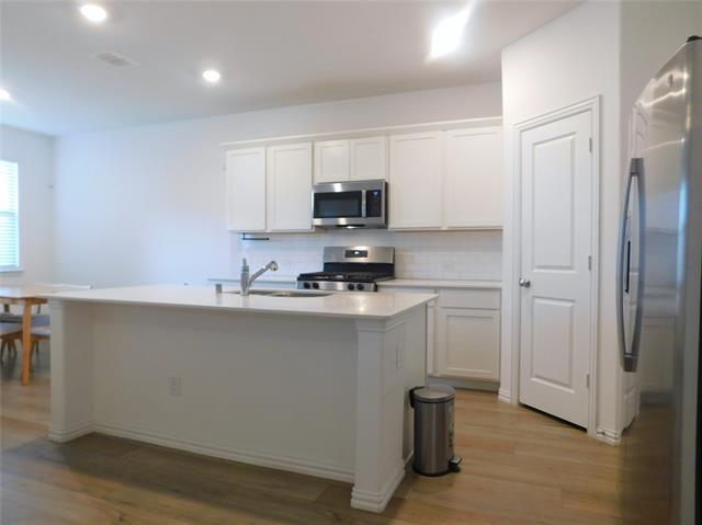 Building Photo - 3500 Kingsview Dr