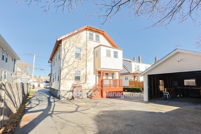 Building Photo - 105 Marlboro St