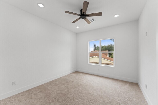 Building Photo - 514 Melbourne St