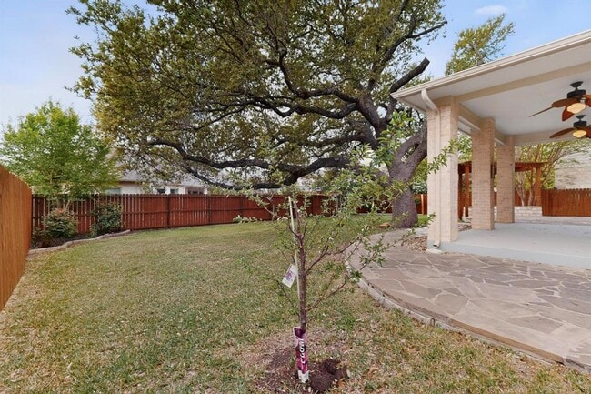 Building Photo - 2643 Henley Dr