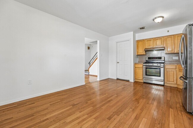 Building Photo - 669 9TH St