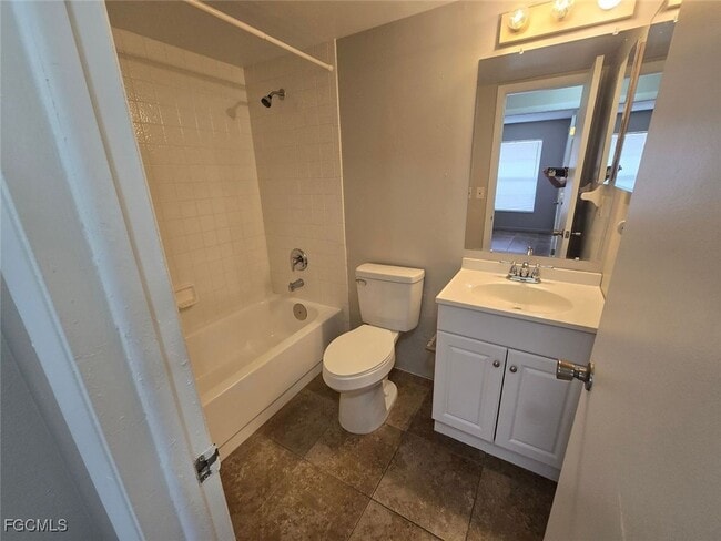 Building Photo - 2312 SE 6th Terrace