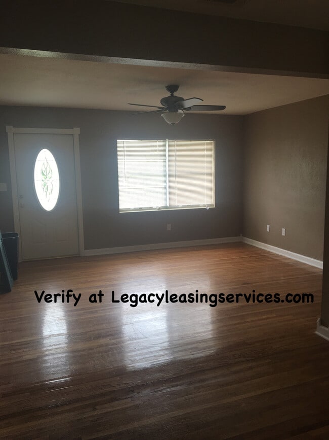 Building Photo - Remodeled 4/2 Home-Lawncare Included