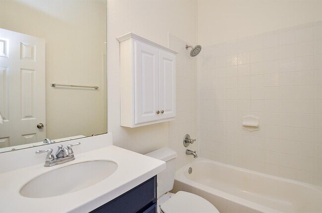 Building Photo - 7706 Bayou Green Ln