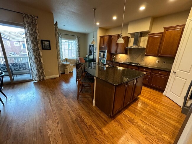 Building Photo - Amazing Lone Tree Home!