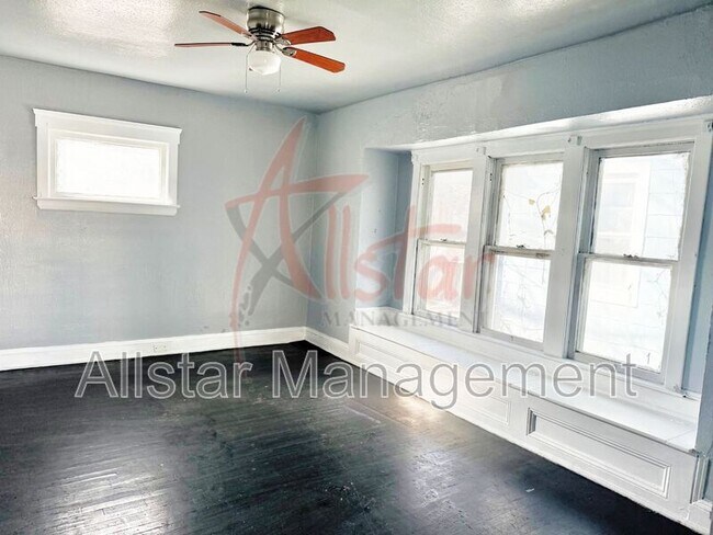 Building Photo - 1374 E 94th St