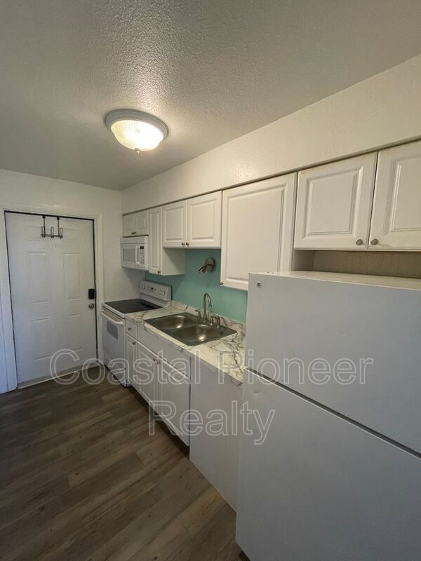 Building Photo - 4250 37th St S