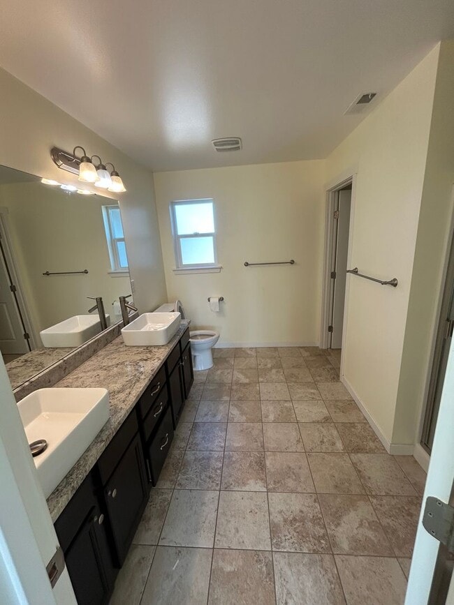Building Photo - Beautiful Three Bedroom House for Rent in ...