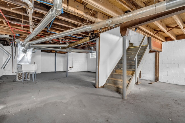 Building Photo - 13575 Rutherford St