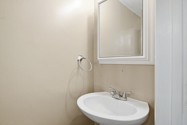 Building Photo - Two-Bedroom Townhouse Near Bus Line – Pet Friendly