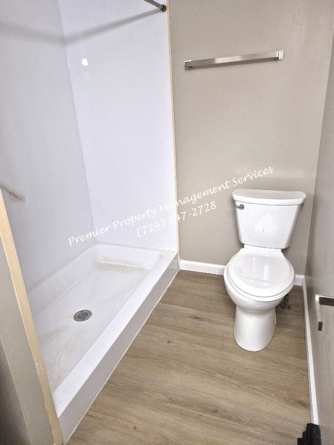 Building Photo - 1423 Beaver Rd