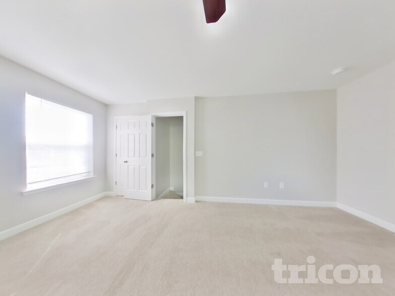 Building Photo - 8326 Knapp Ct