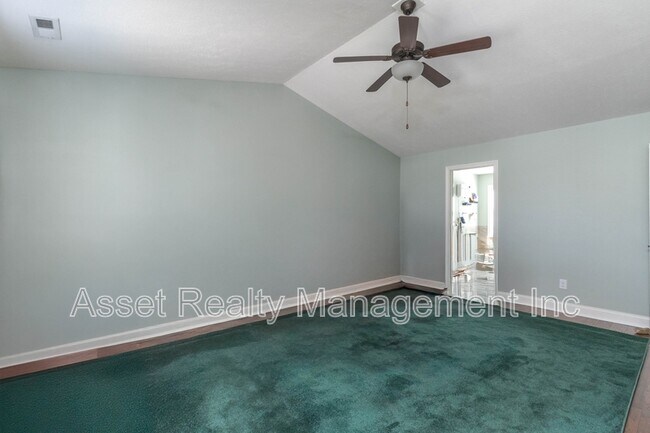 Building Photo - 1416 Madison Oaks Rd
