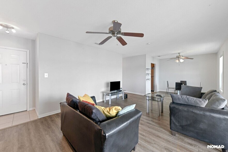 Building Photo - 219 Pompano Dr SE