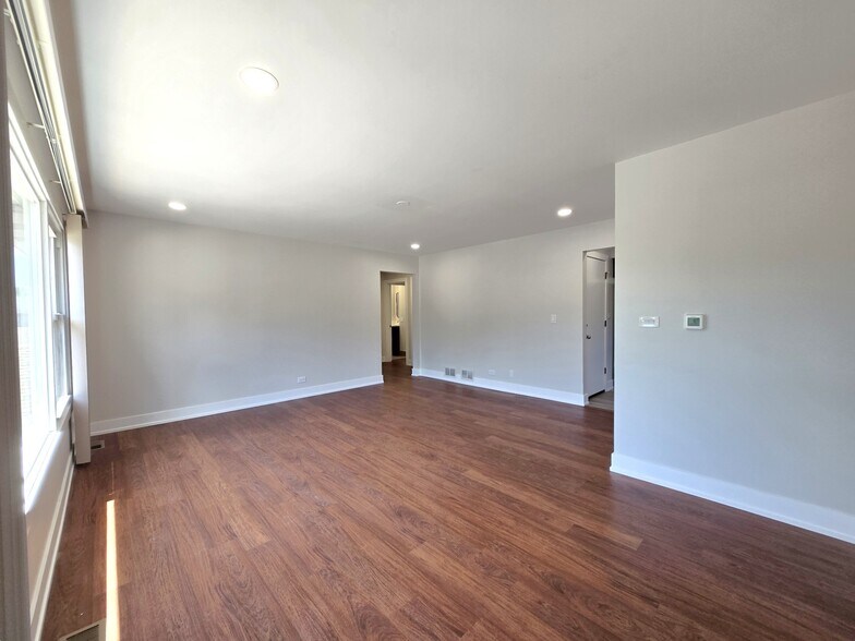 Building Photo - 1002 E Callero Cir
