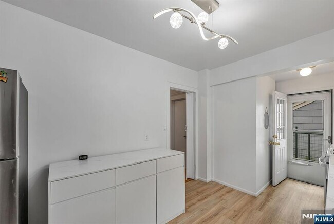 Building Photo - 133 Highwood Ave