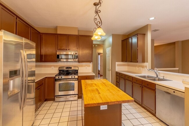 Building Photo - 4 bedroom, 2 bathroom home in South Austin!