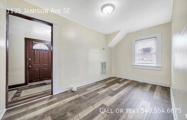 Building Photo - 1135 Jamison Ave SE