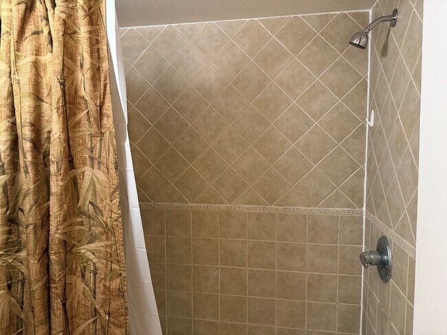 Building Photo - 6701 Eastridge Rd