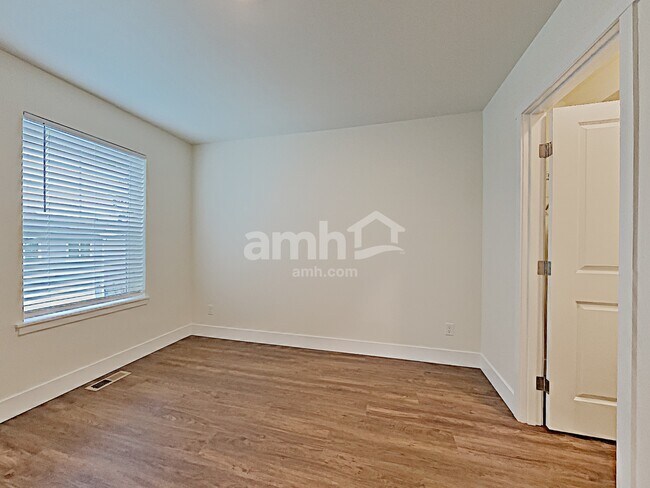 Building Photo - 2108 104th Dr SE