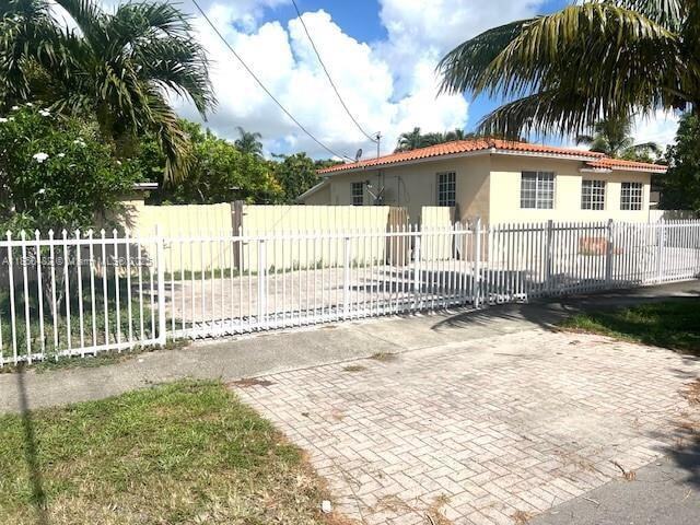 Building Photo - 500 SW 51st Ave