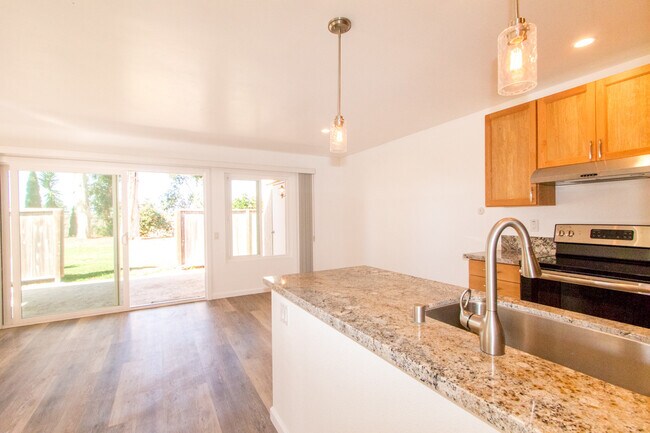 Building Photo - Elegantly Upgraded 2 Bed/1 Bath Condo in UTC with Private Patio/Washer & Dryer!
