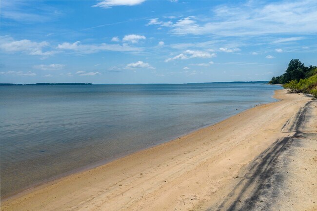 Building Photo - UNIQUE OFFERING-HISTORIC CAPE COD ON URBAN...