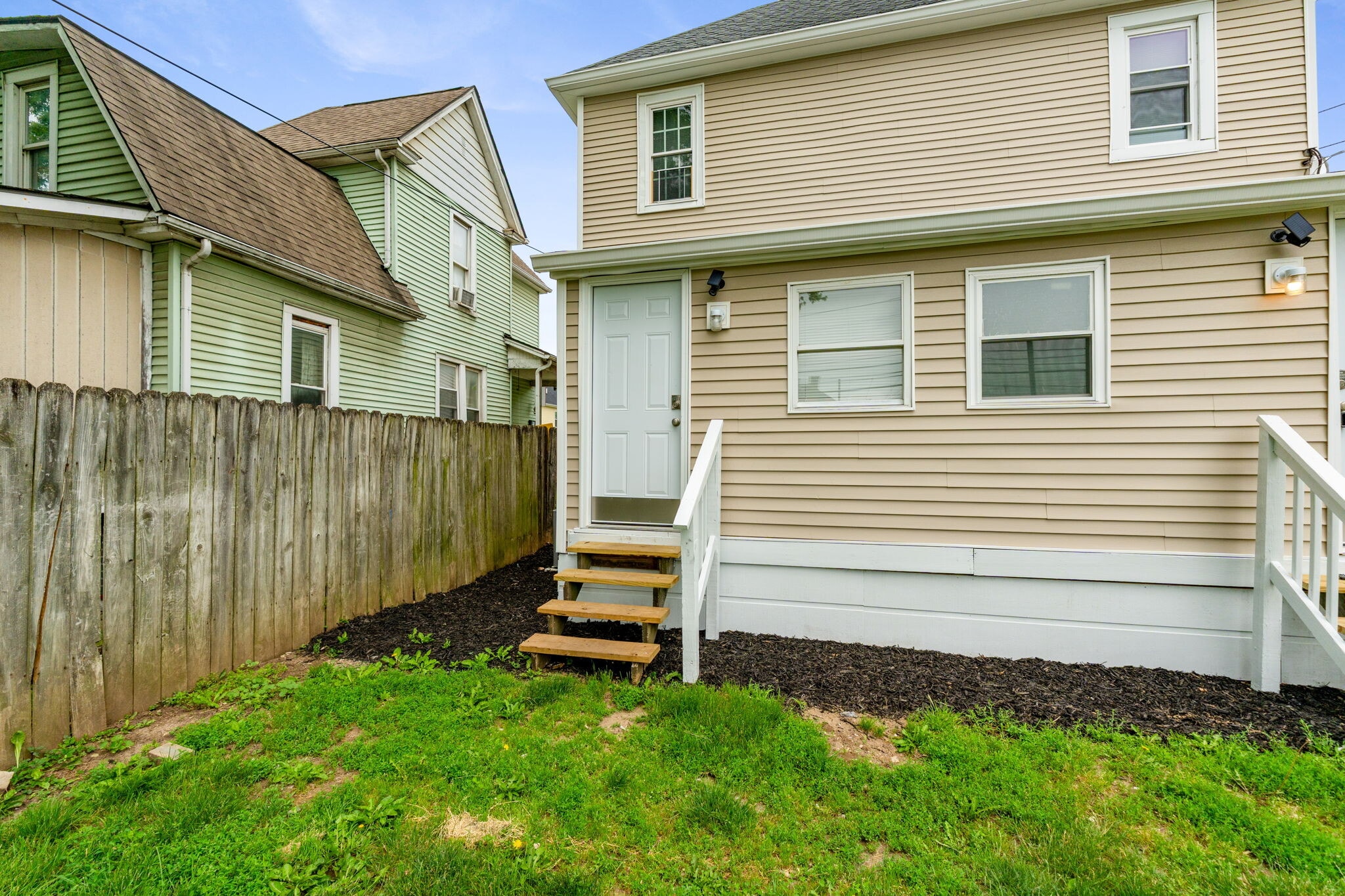 Building Photo - 837 Campbell Ave