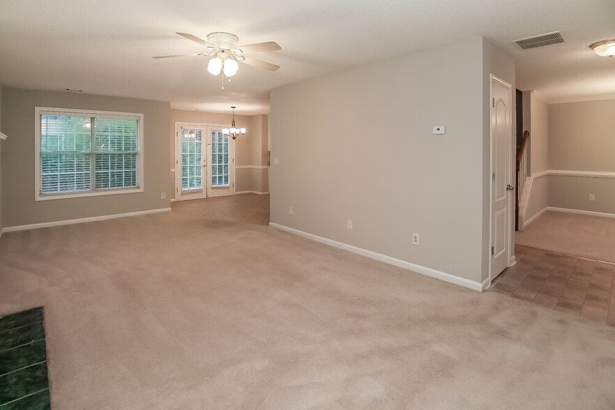 Building Photo - 4045 Lindsey Ln