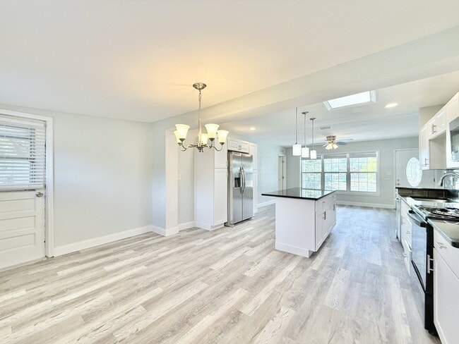 Building Photo - 9401 88th Way N